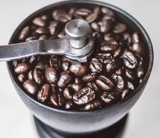 Manuel kaffekværn test – Find den bedste manuelle kaffekværn bedste manuelle kaffekværn